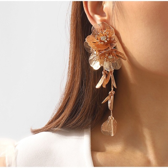 Zara Jewelry - Gold Cascading Flowers Earrings  Kate Middleton